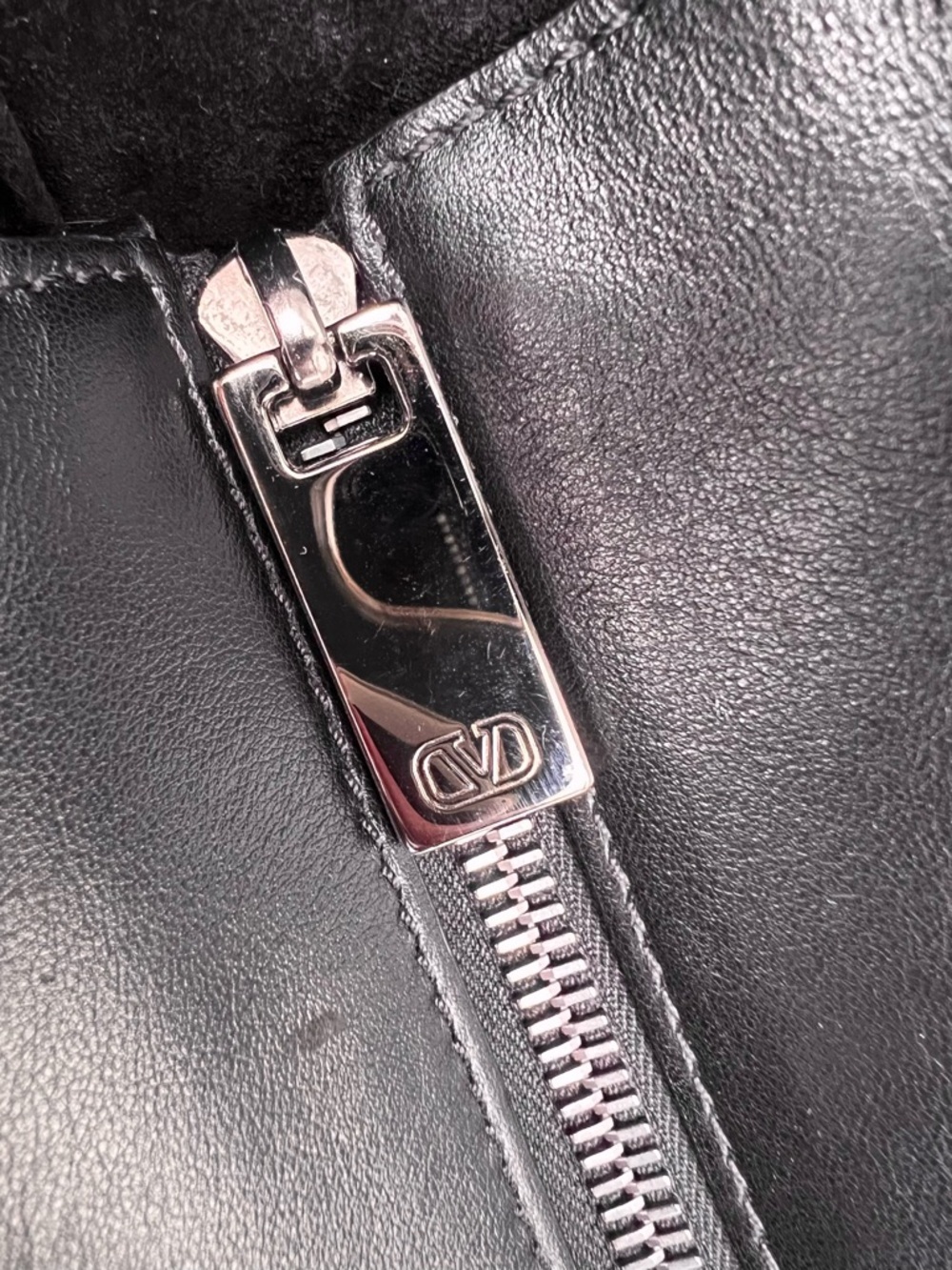 Valentino Garavani Atelier 05 Medium Pleated Black Leather Tote Black - Picture 7 of 11